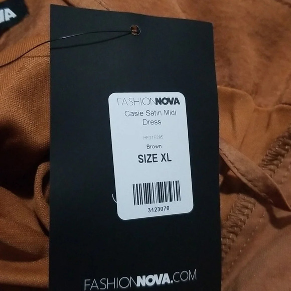 Fashion Nova satin midi  dress - Picture 3 of 3